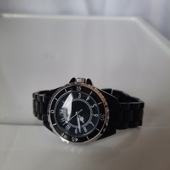 Black chain link watch - Picture 3 of 4